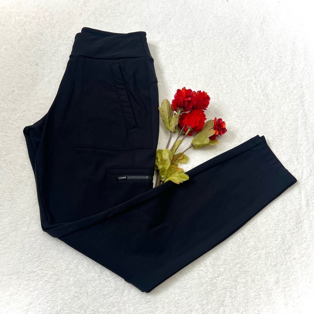 Athleta Black Headlands Hybrid Cargo Legging Pant - Size 2 (26")